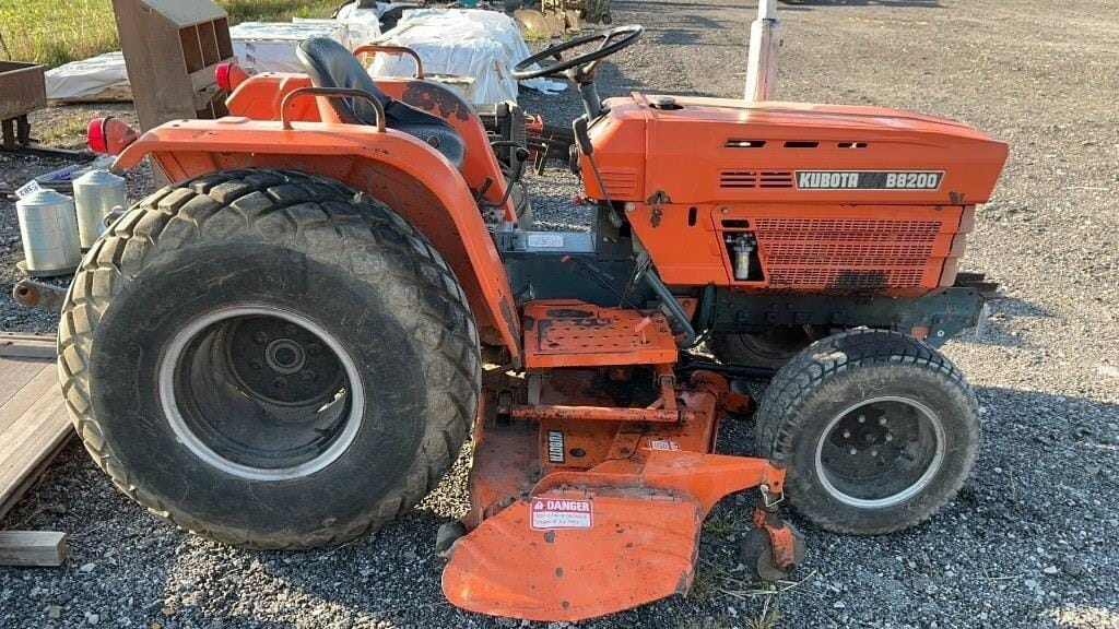 Main image Kubota B8200