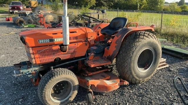 Image of Kubota B8200 equipment image 3