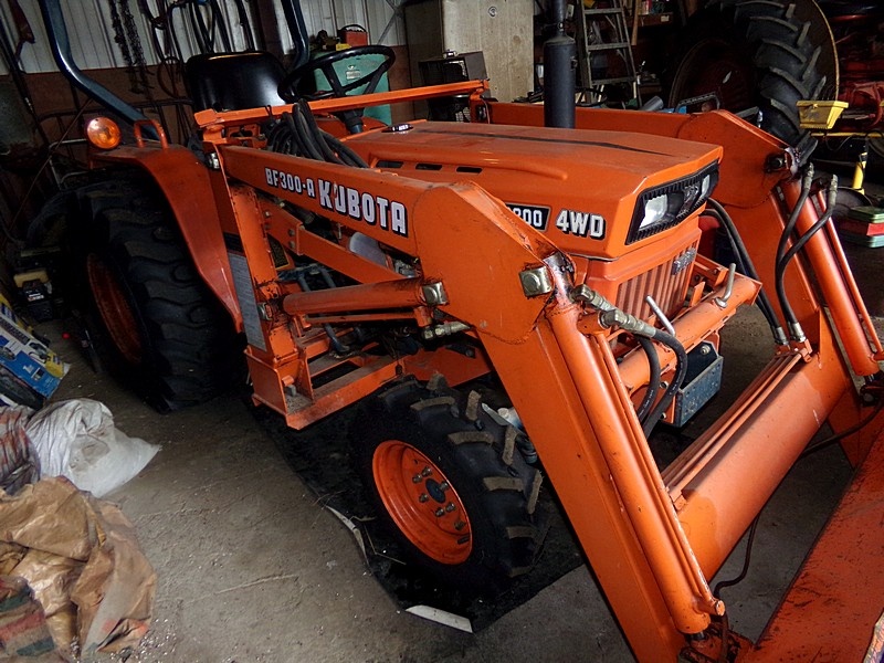 Main image Kubota B8200