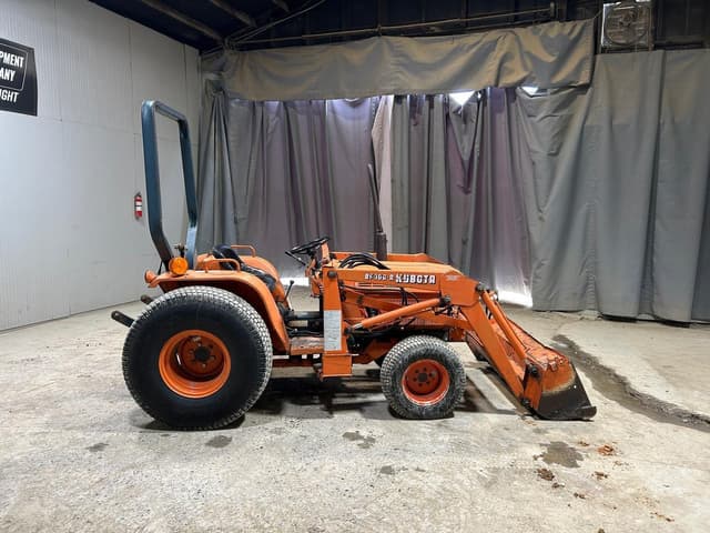 Image of Kubota B8200 equipment image 4