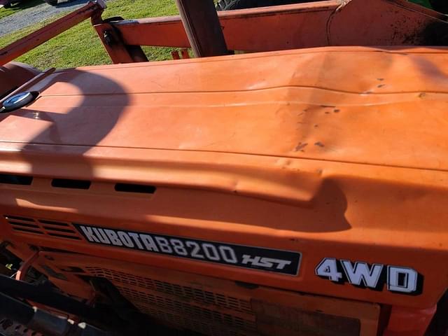 Image of Kubota B8200 equipment image 4