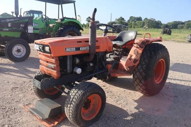 Image of Kubota B8200 equipment image 1