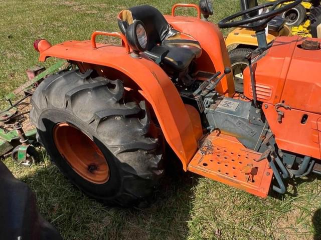 Image of Kubota B8200 equipment image 2