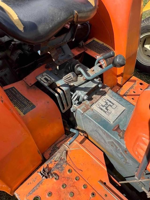 Image of Kubota B8200 equipment image 4