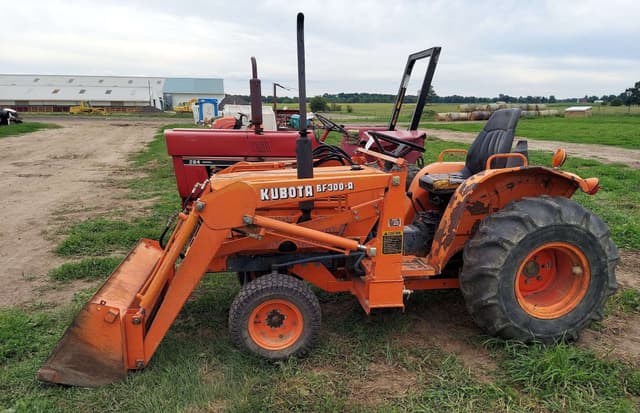 Image of Kubota B8200 equipment image 3
