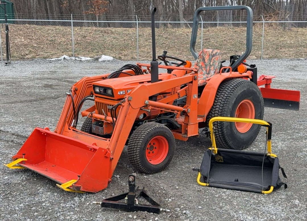 Image of Kubota B8200 Primary image