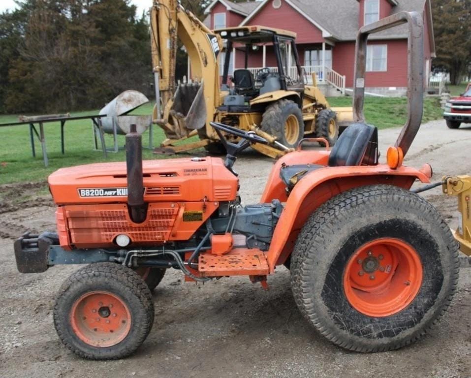Main image Kubota B8200