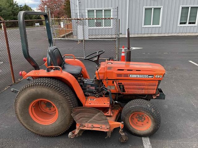 Image of Kubota B8200 equipment image 3