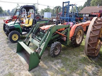 Main image Kubota B8200