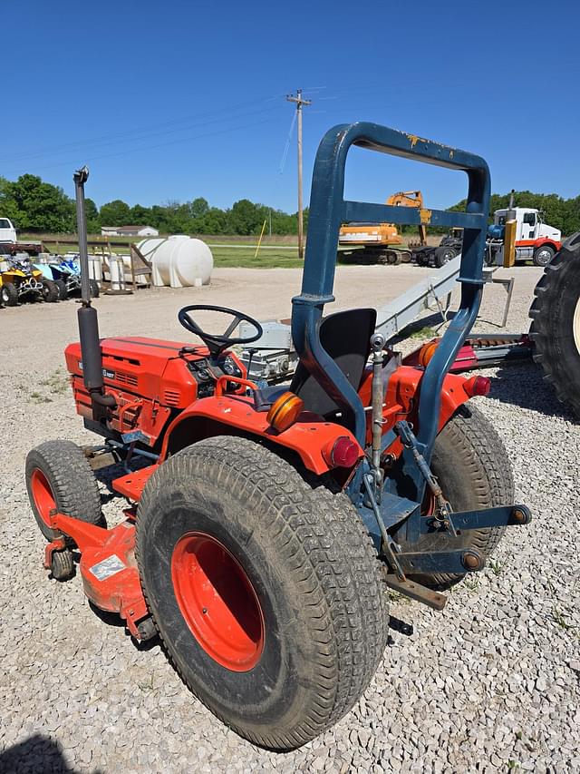Image of Kubota B8200 equipment image 3