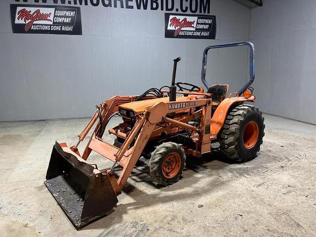 Image of Kubota B8200 equipment image 1