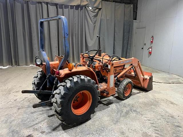 Image of Kubota B8200 equipment image 4