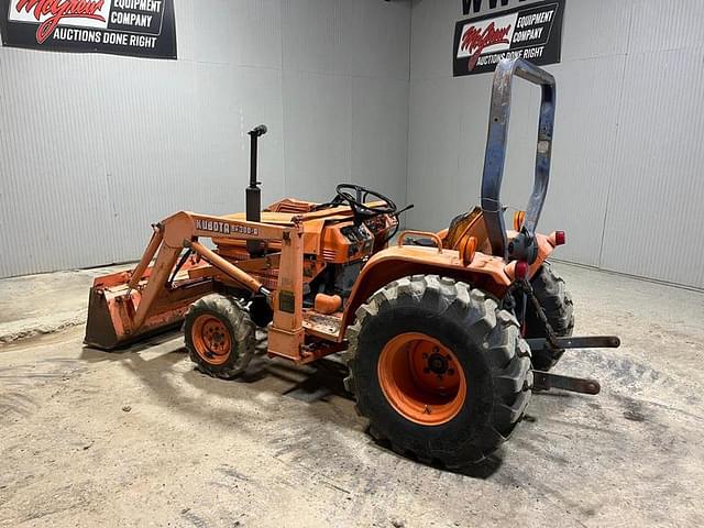 Image of Kubota B8200 equipment image 2