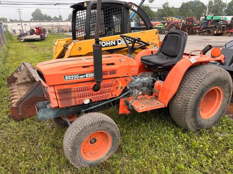 Kubota B9200 Equipment Image0