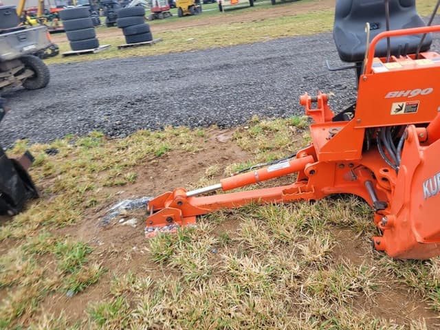 Image of Kubota  BH90 equipment image 4