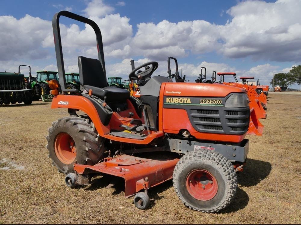 Kubota BX2200 Equipment Image0