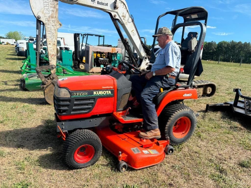 Kubota BX2200 Equipment Image0