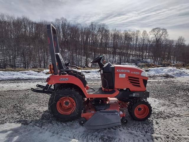 Image of Kubota BX2350 equipment image 2