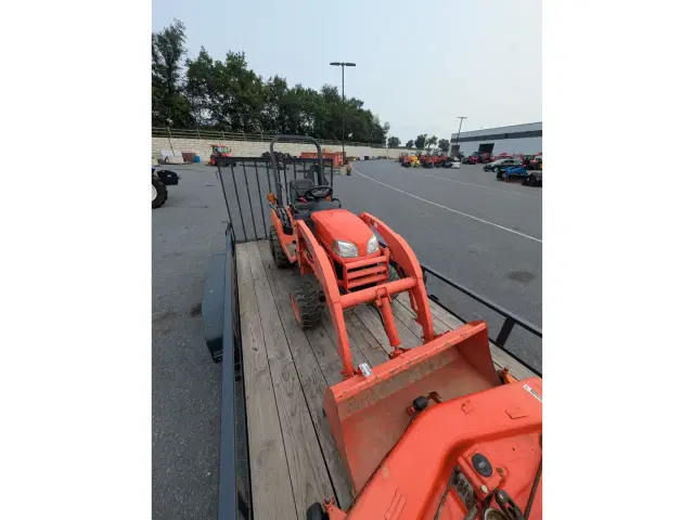 Image of Kubota BX2350 equipment image 2