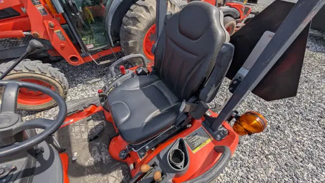 Image of Kubota BX2370 equipment image 3