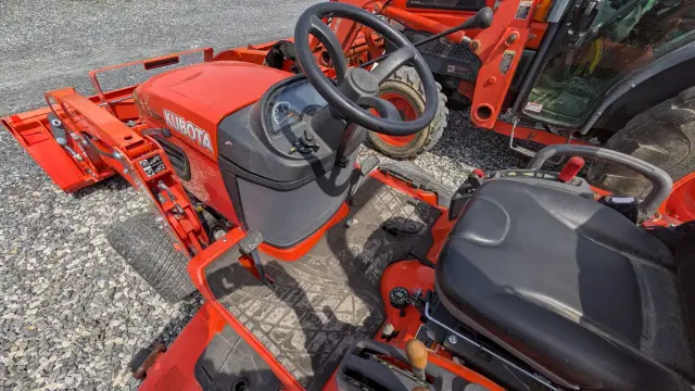 Image of Kubota BX2370 equipment image 2
