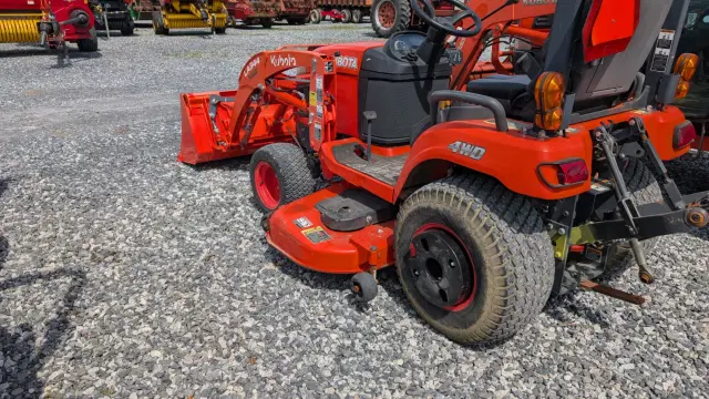 Image of Kubota BX2370 equipment image 4
