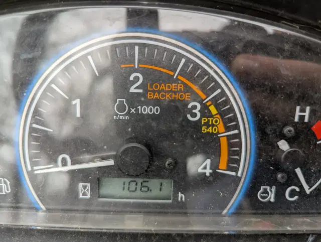 Image of Kubota BX2380 equipment image 4