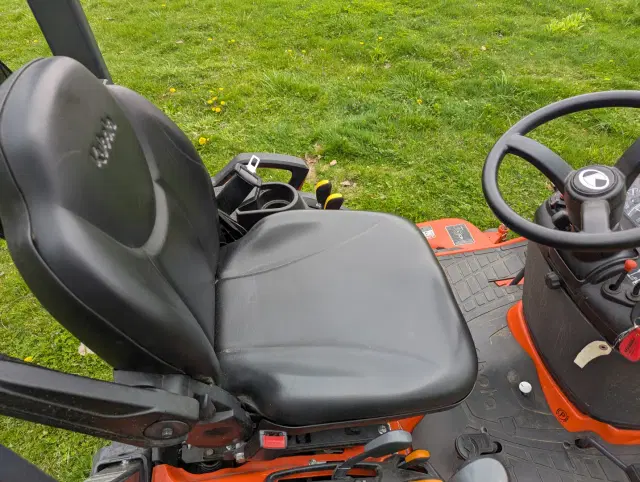 Image of Kubota BX2380 equipment image 1