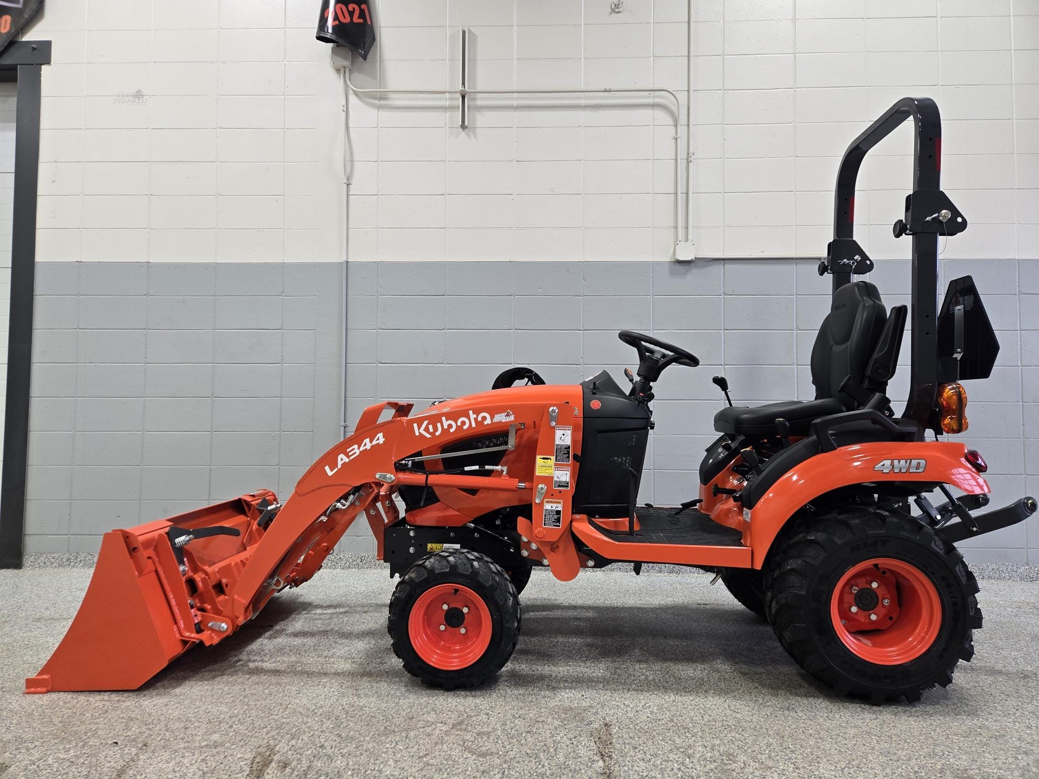 Kubota BX2380 Equipment Image0