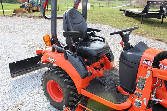 Image of Kubota BX2380 equipment image 4