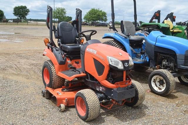 Image of Kubota BX2380 equipment image 3