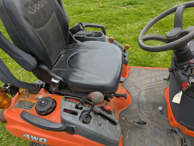Image of Kubota BX2380 equipment image 3