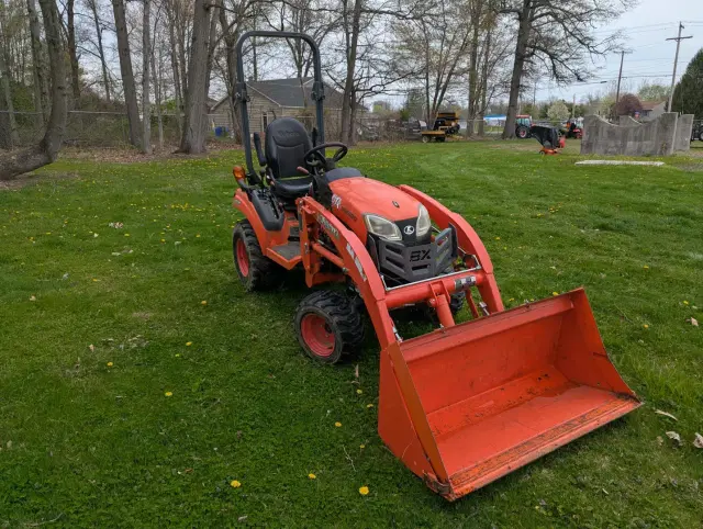 Image of Kubota BX2380 equipment image 2