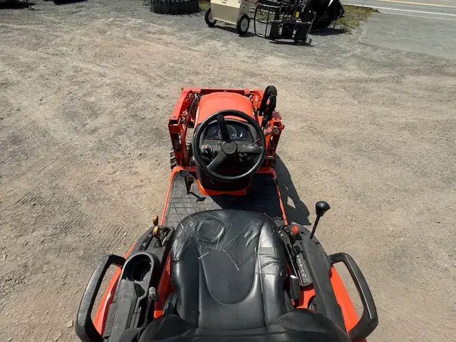 Image of Kubota BX2380 equipment image 2