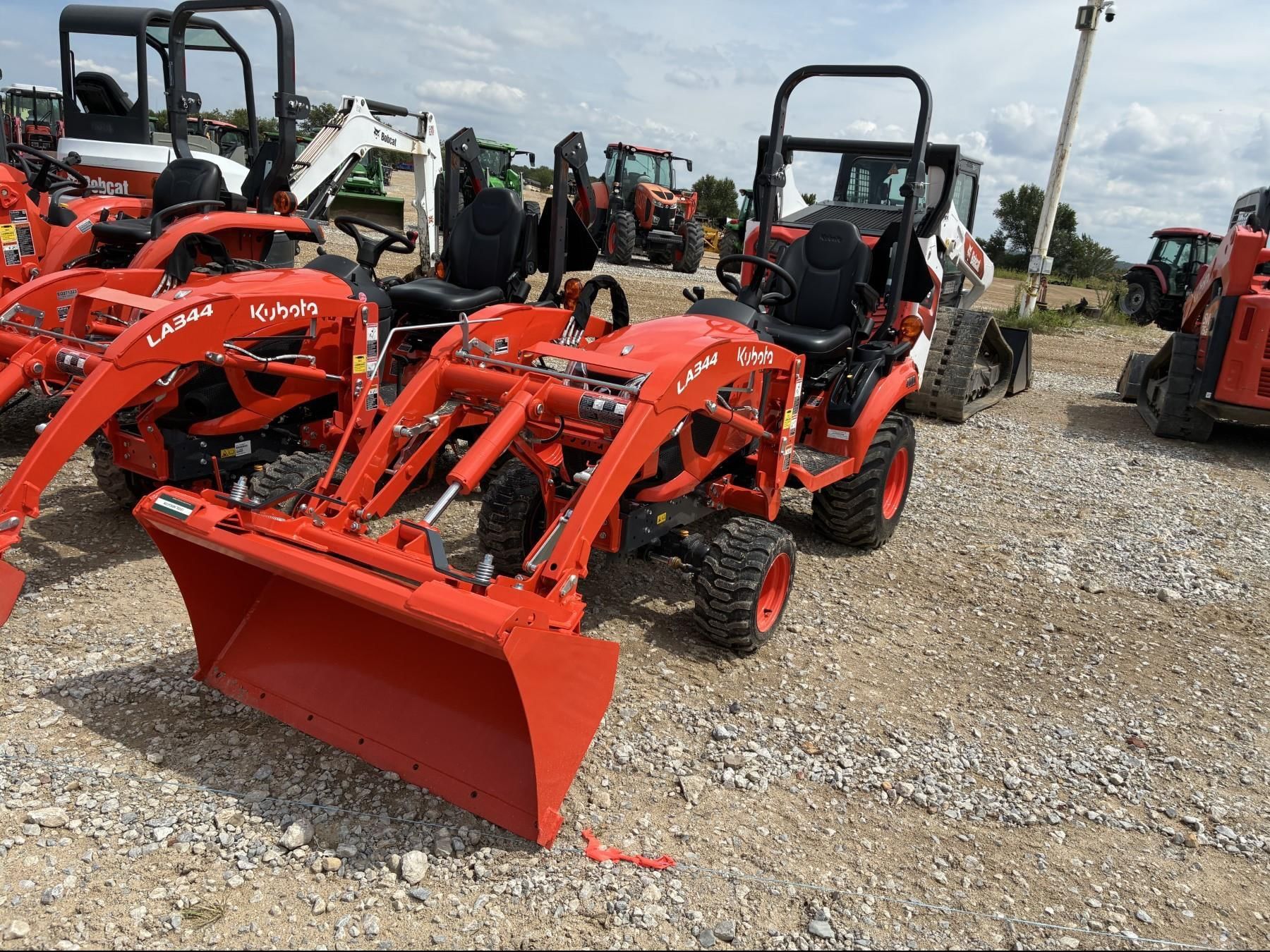 Kubota BX2680 Equipment Image0
