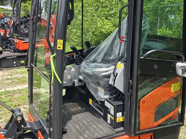 Image of Kubota KX018-4 equipment image 4