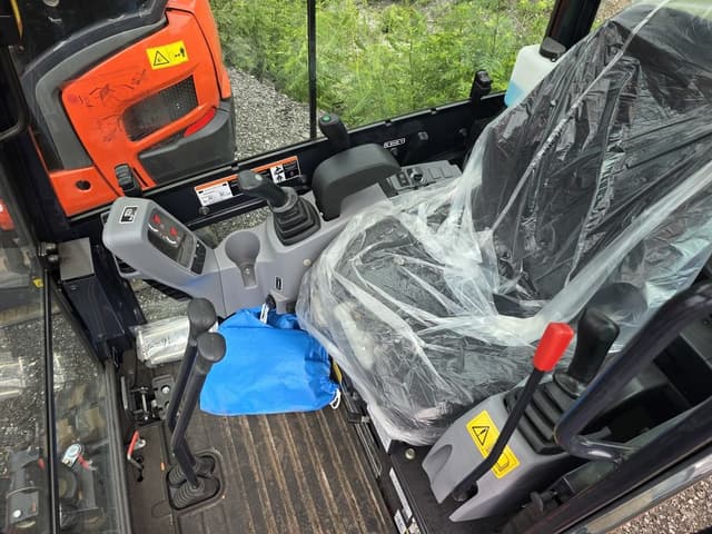 Image of Kubota KX018-4 equipment image 3