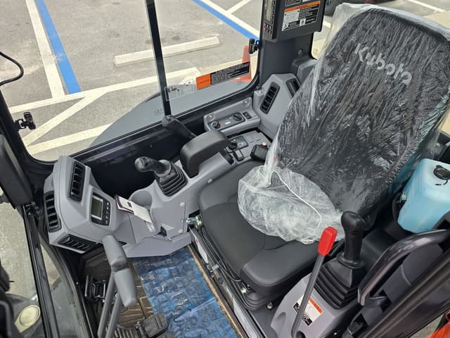 Image of Kubota KX033-4 equipment image 4