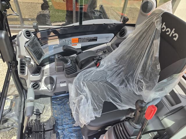 Image of Kubota KX040-5 equipment image 4