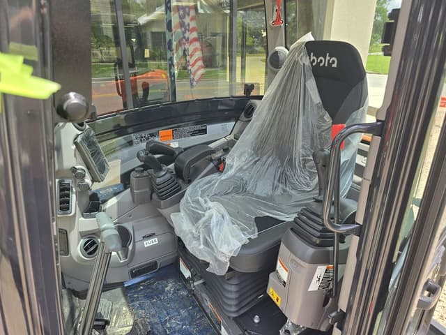 Image of Kubota KX040-5 equipment image 3