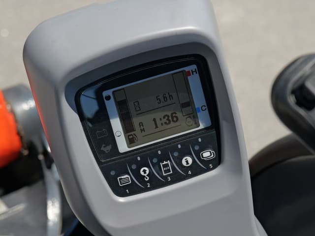 Image of Kubota U35-4 equipment image 4