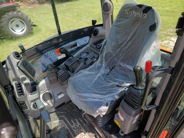 Image of Kubota U55-5 equipment image 4