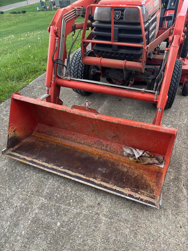 Image of Kubota B2400 equipment image 2