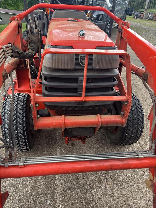 Image of Kubota B2400 equipment image 4