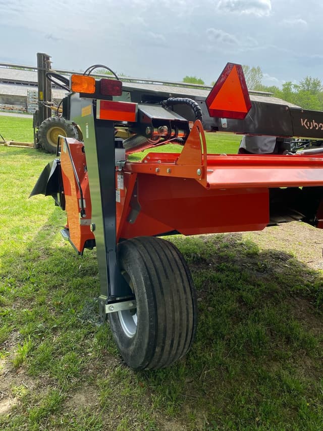 Image of Kubota DMC8032R equipment image 4
