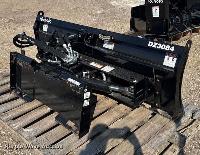 Image of Kubota DZ3084 equipment image 4