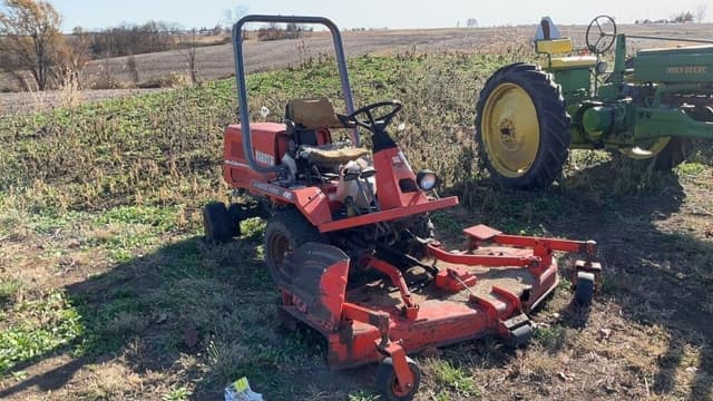 Image of Kubota F2000 equipment image 2