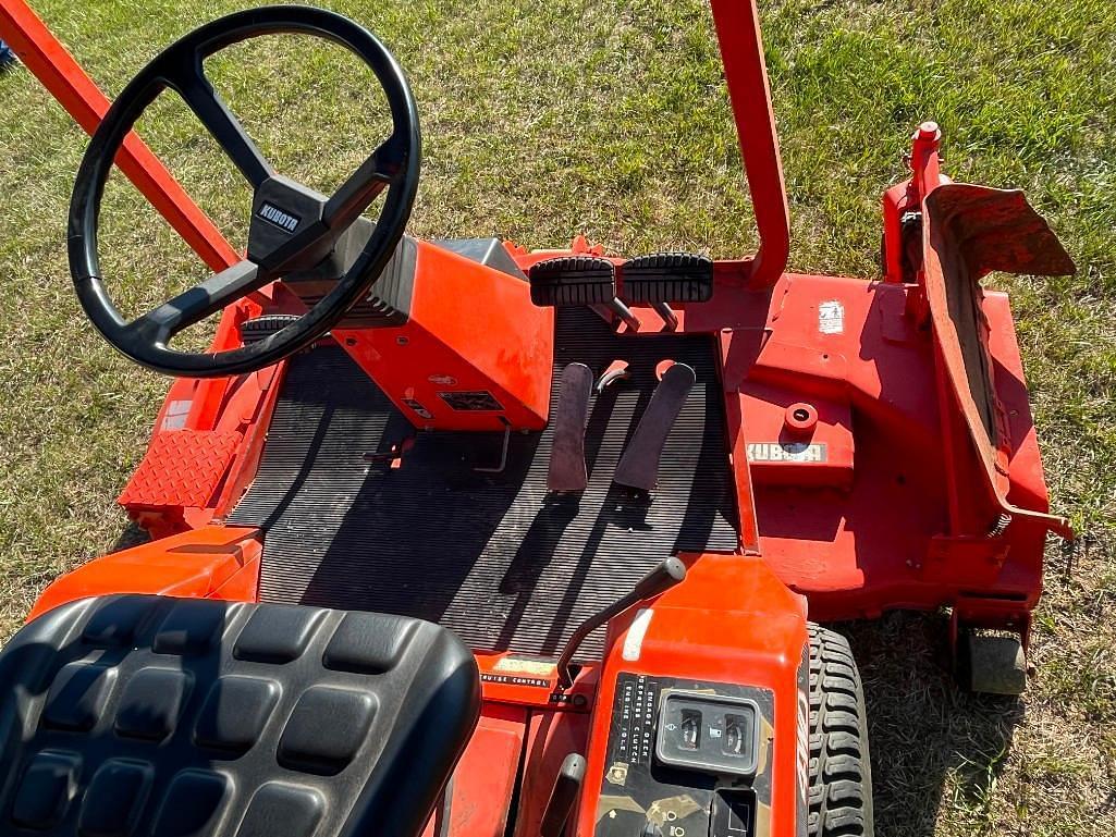 Main image Kubota F2000 11