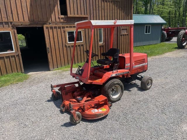 Image of Kubota F2000 equipment image 2