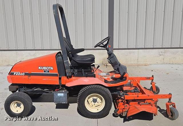 Image of Kubota F2260 equipment image 3